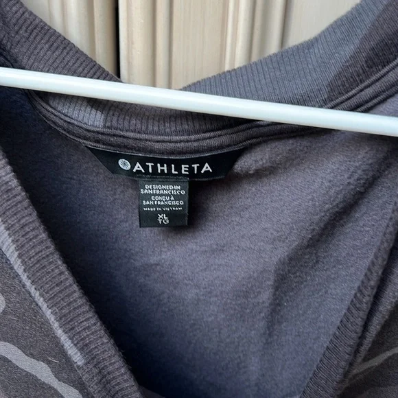 Athleta camo sweatshirt - Picture 3 of 6